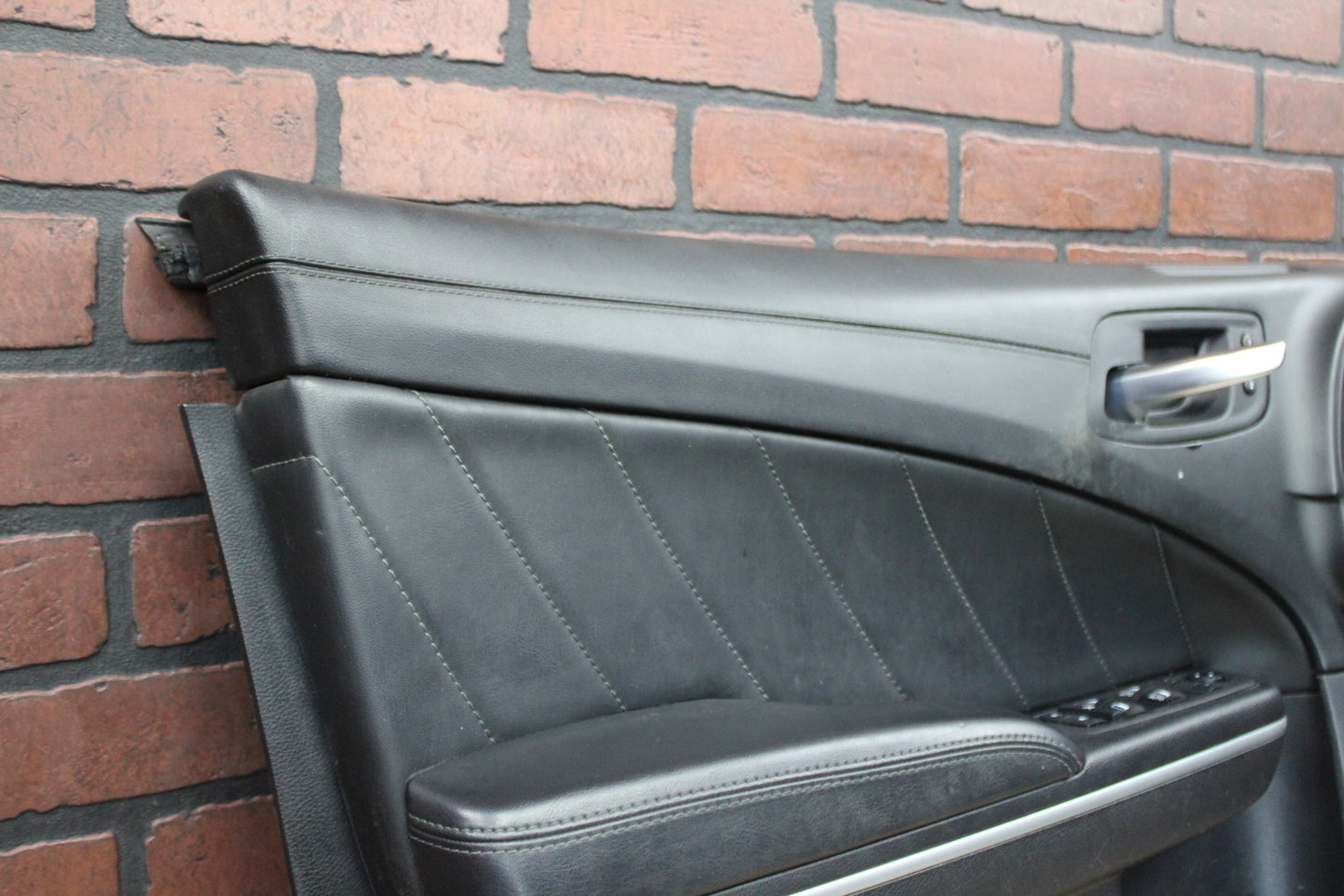 20-23 CHARGER FRONT DRIVER LH SIDE DOOR PANEL OEM LEATHER 6YD951X9AB