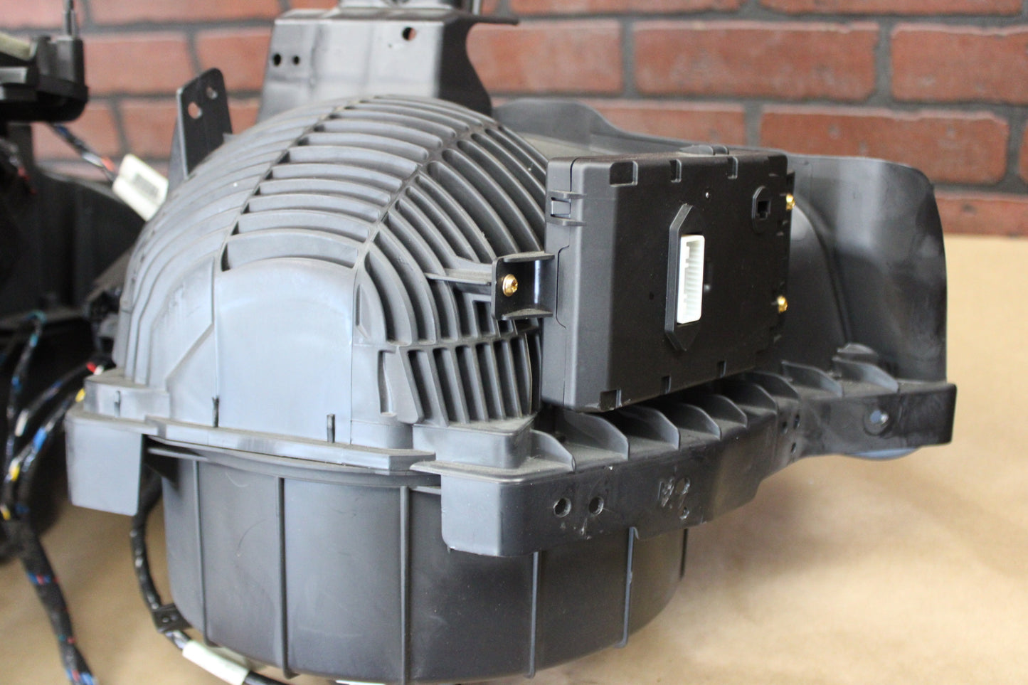 11-23 Charger Challenger 300 OEM HVAC Heater Housing Box Assembly 68430171AD
