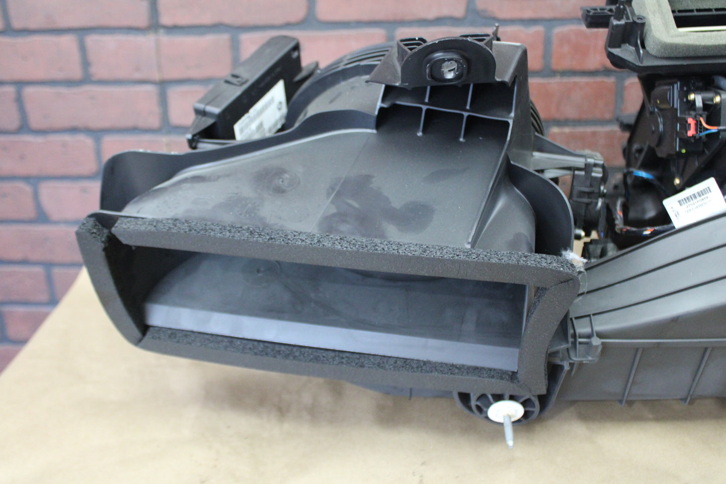 11-23 Charger Challenger 300 OEM HVAC Heater Housing Box Assembly 68430171AD