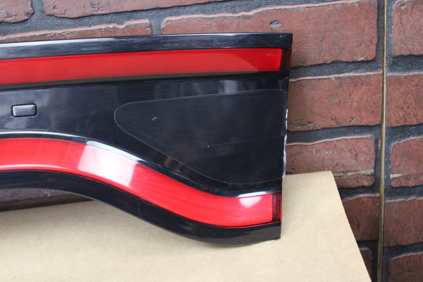 15-23 DODGE CHARGER REAR CENTER TAIL LIGHT ASSEMBLY OEM 68398666AC