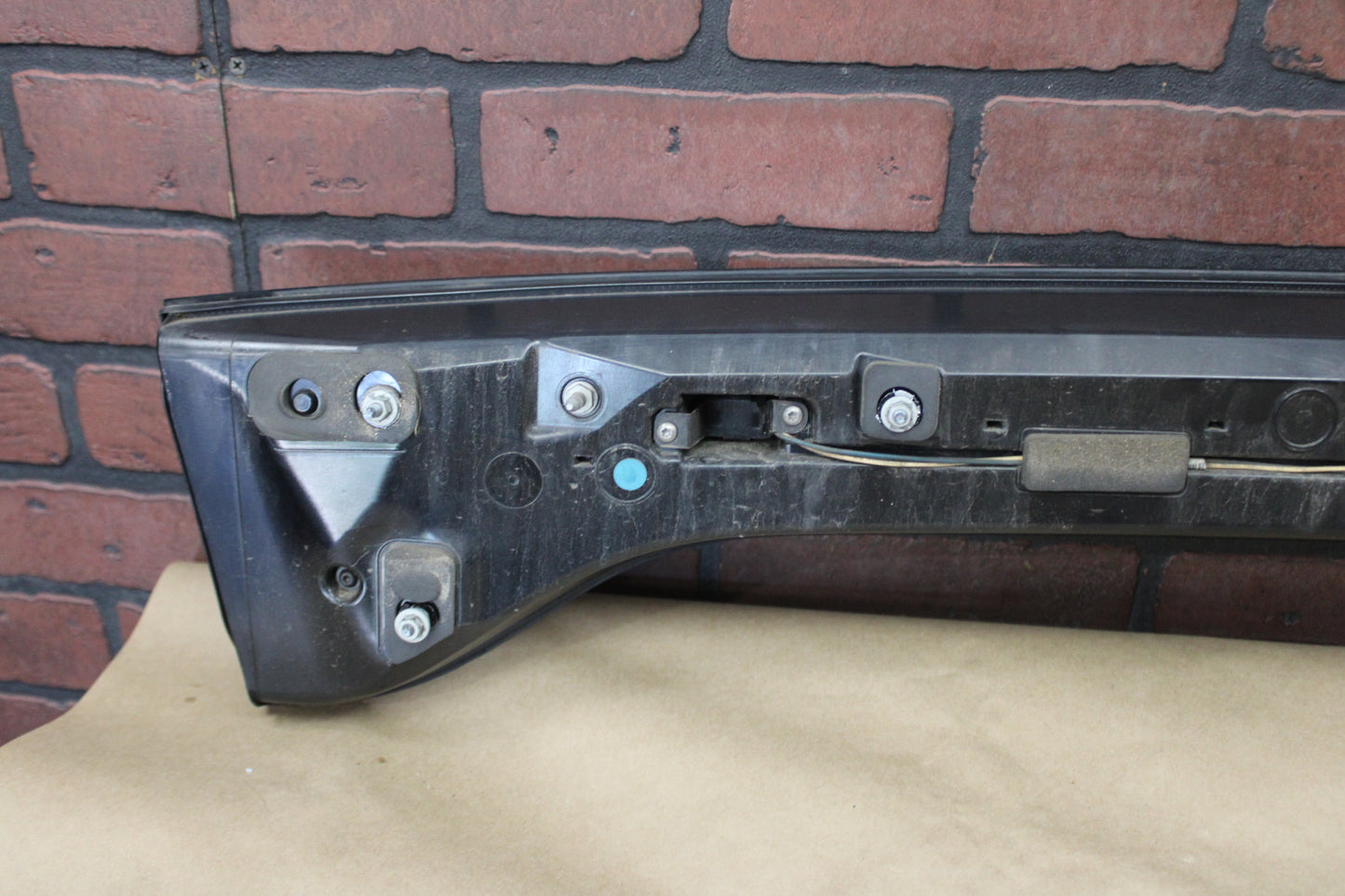 15-23 DODGE CHARGER REAR CENTER TAIL LIGHT ASSEMBLY OEM 68398666AC