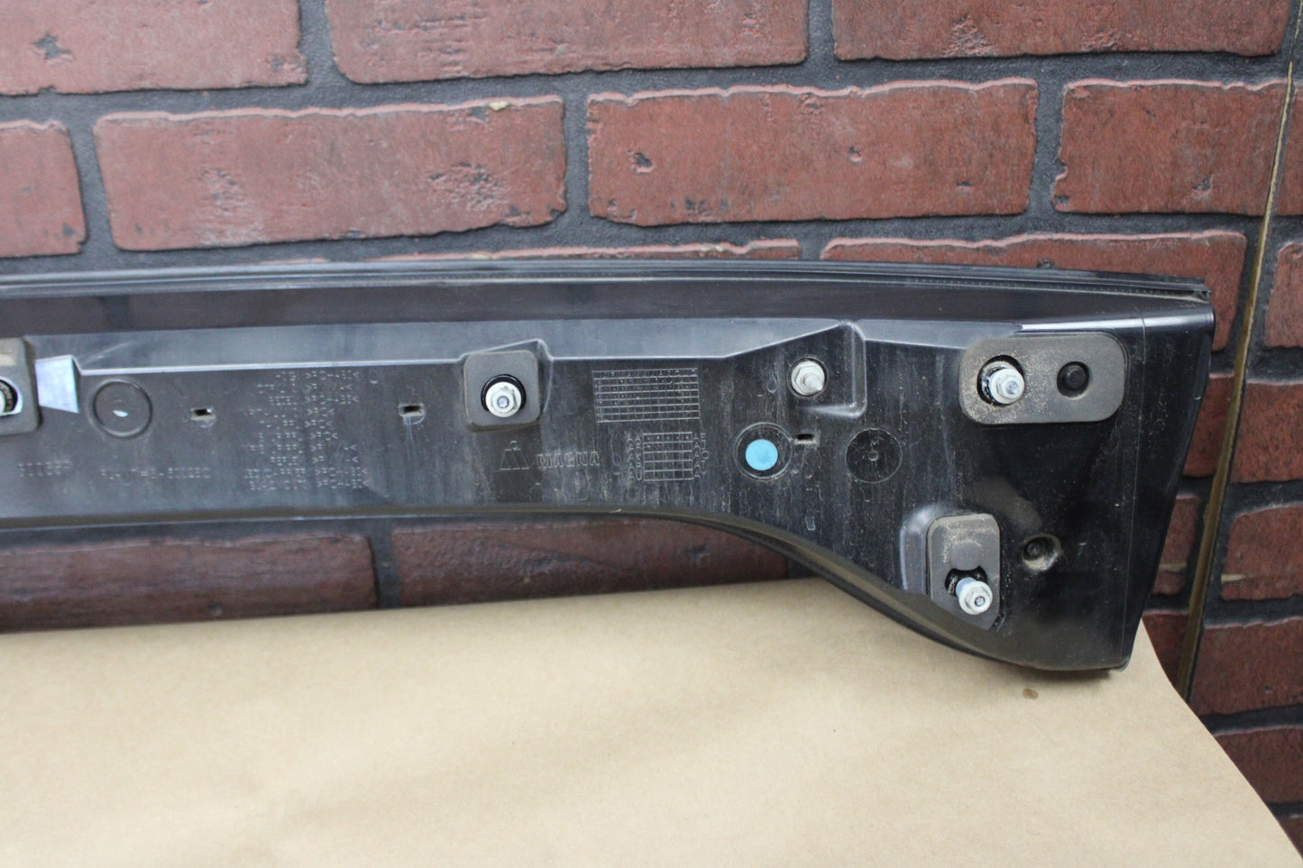 15-23 DODGE CHARGER REAR CENTER TAIL LIGHT ASSEMBLY OEM 68398666AC