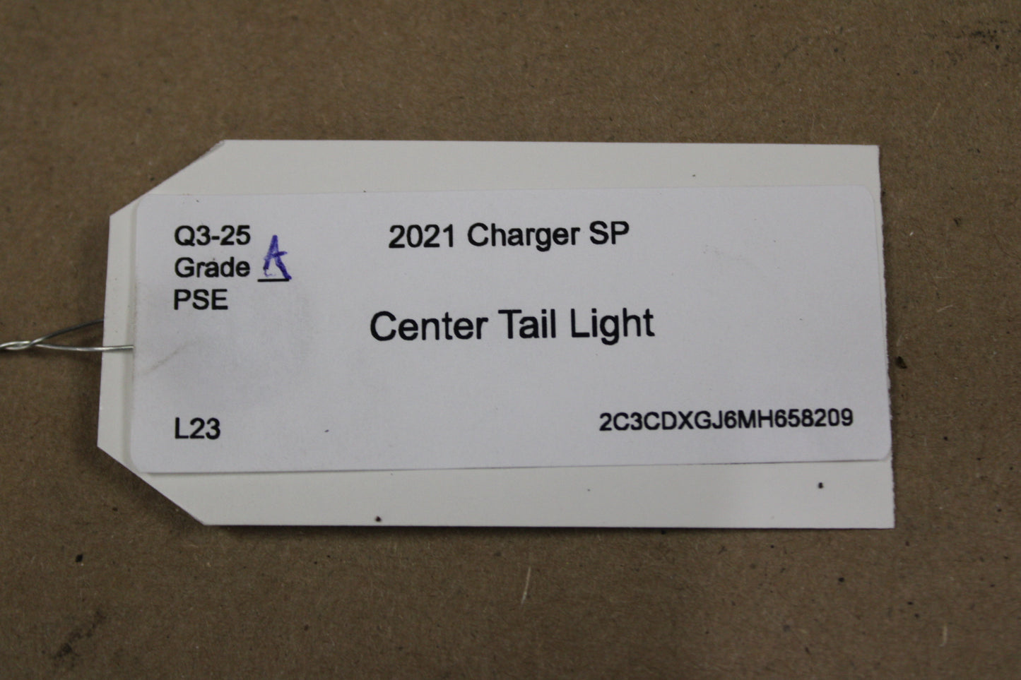 15-23 DODGE CHARGER REAR CENTER TAIL LIGHT ASSEMBLY OEM 68398666AC