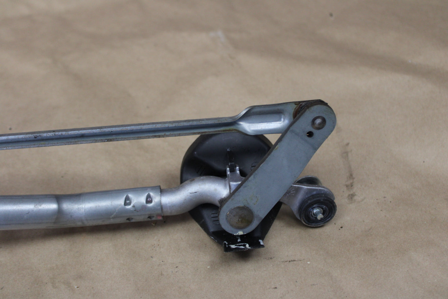 13-23 OEM Dodge Charger Front Windshield Wiper Linkage W/ Motor 68082728AF