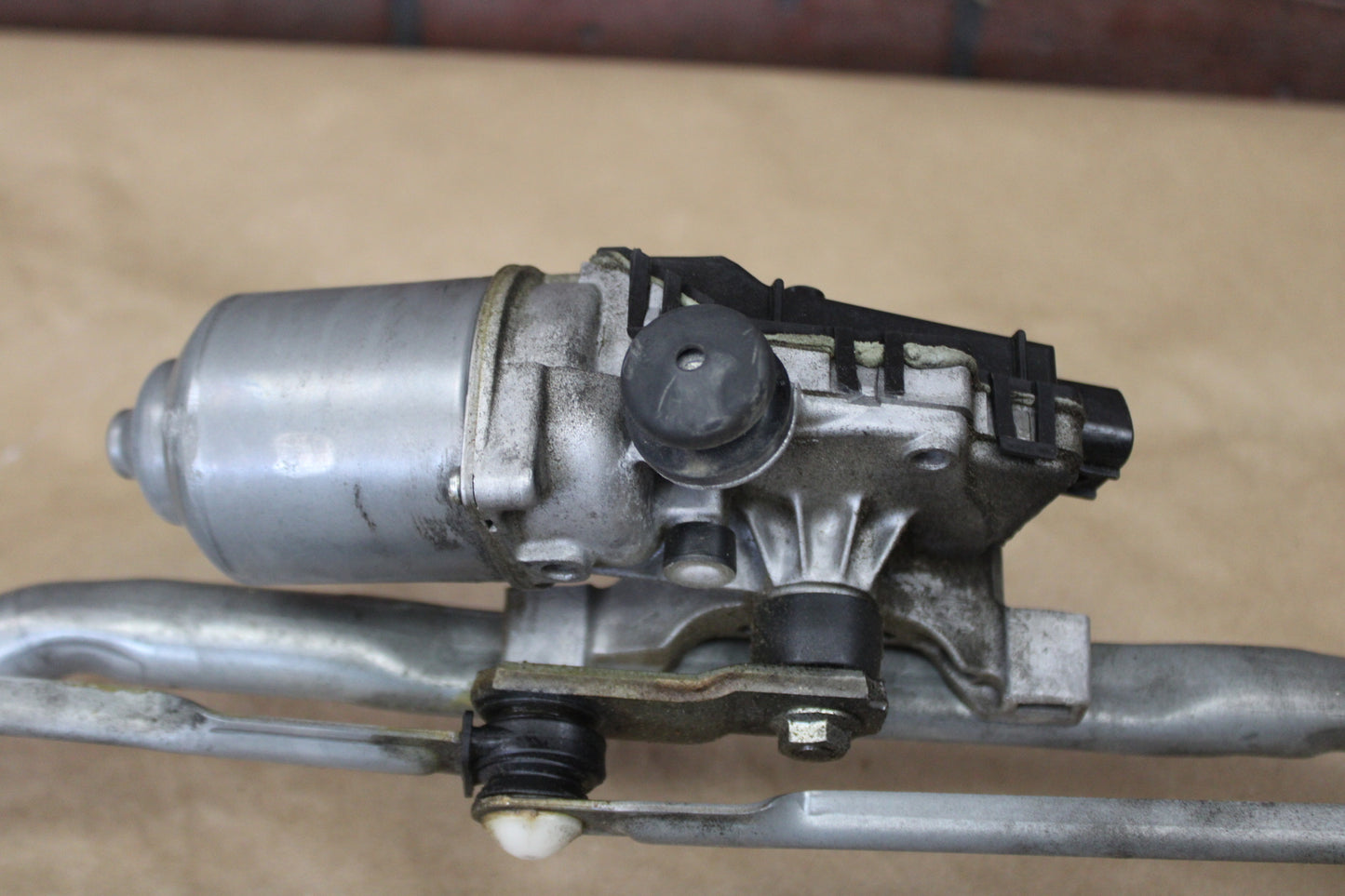 13-23 OEM Dodge Charger Front Windshield Wiper Linkage W/ Motor 68082728AF