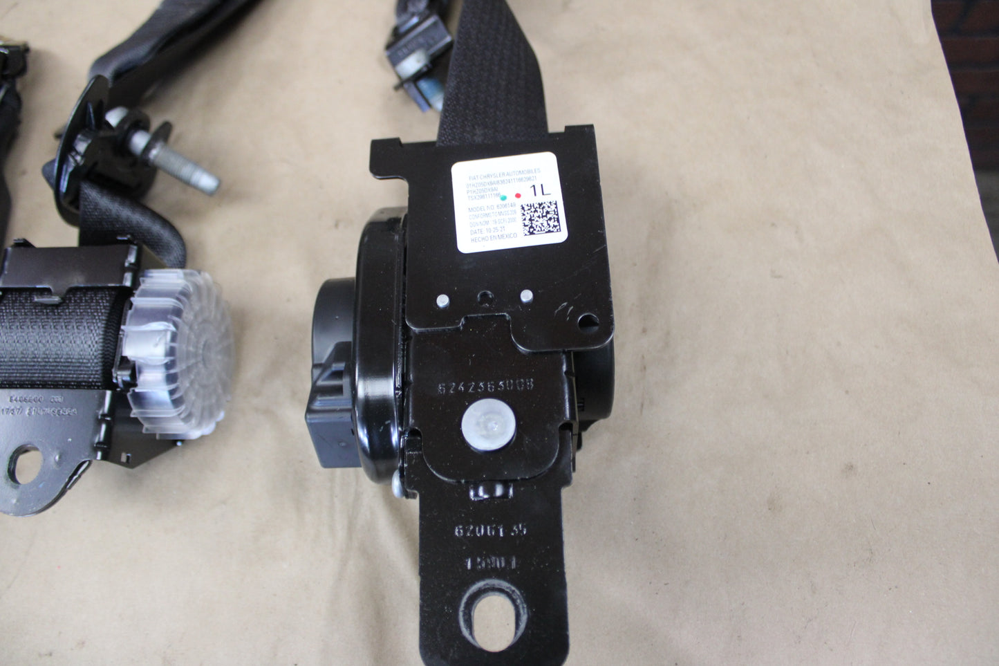 2011 - 2023 Dodge Charger Chrysler 300 Seat Belt Set OEM 1HZ06DX9AI