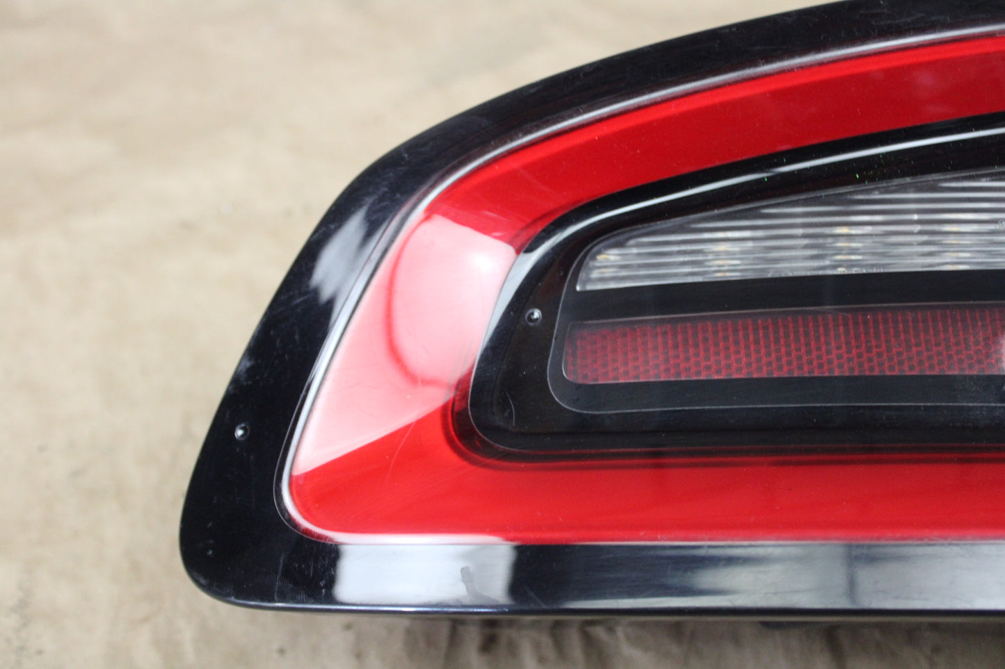 15-23 DODGE CHARGER REAR LEFT SIDE TAILLIGHT OUTER LIGHT LAMP OEM 68213145AD
