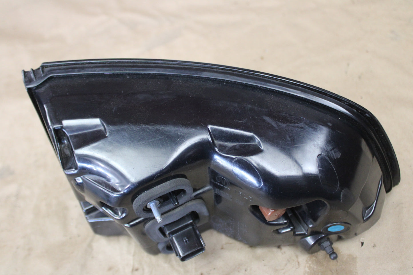 15-23 DODGE CHARGER REAR LEFT SIDE TAILLIGHT OUTER LIGHT LAMP OEM 68213145AD