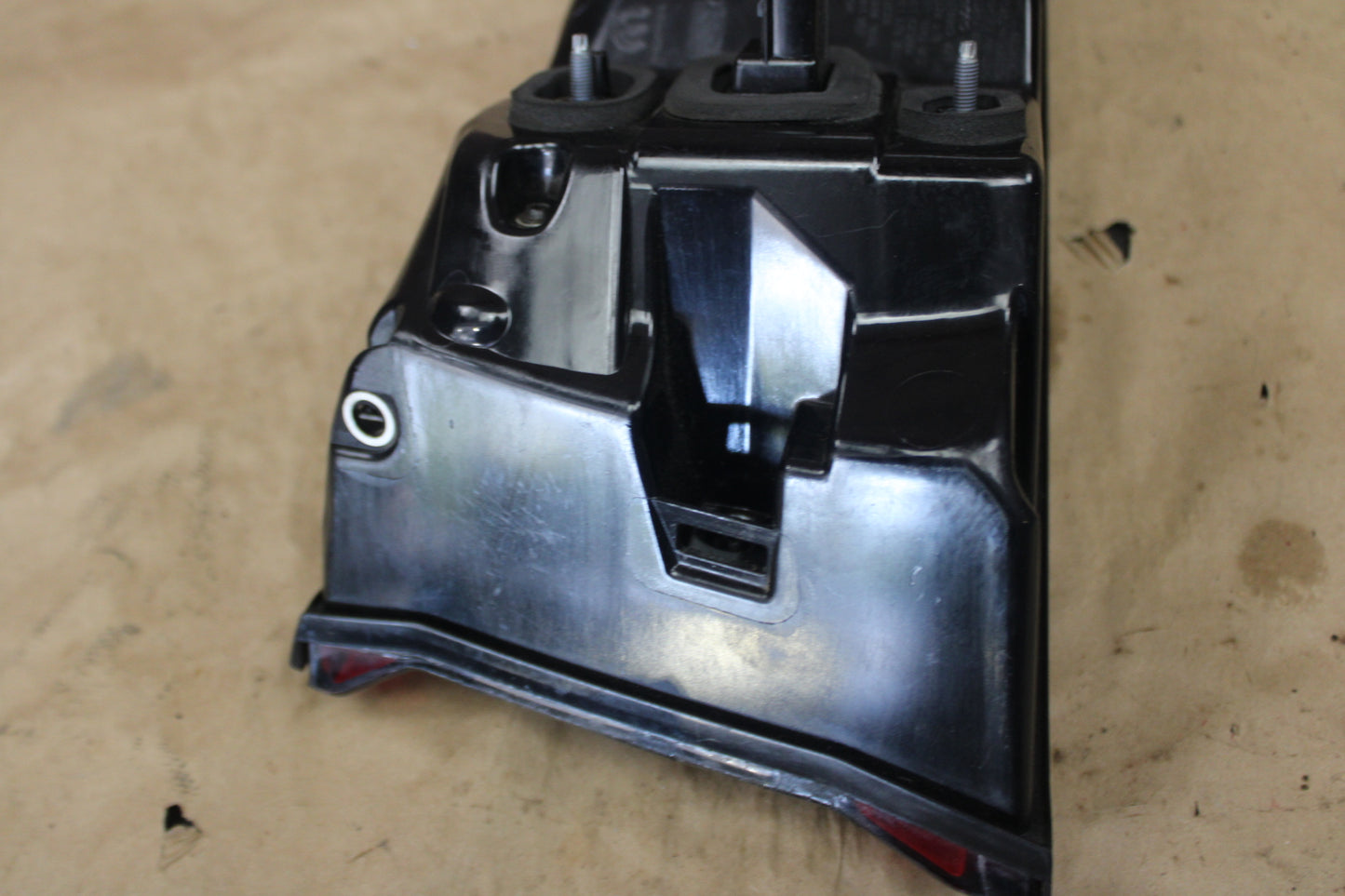 15-23 DODGE CHARGER REAR LEFT SIDE TAILLIGHT OUTER LIGHT LAMP OEM 68213145AD