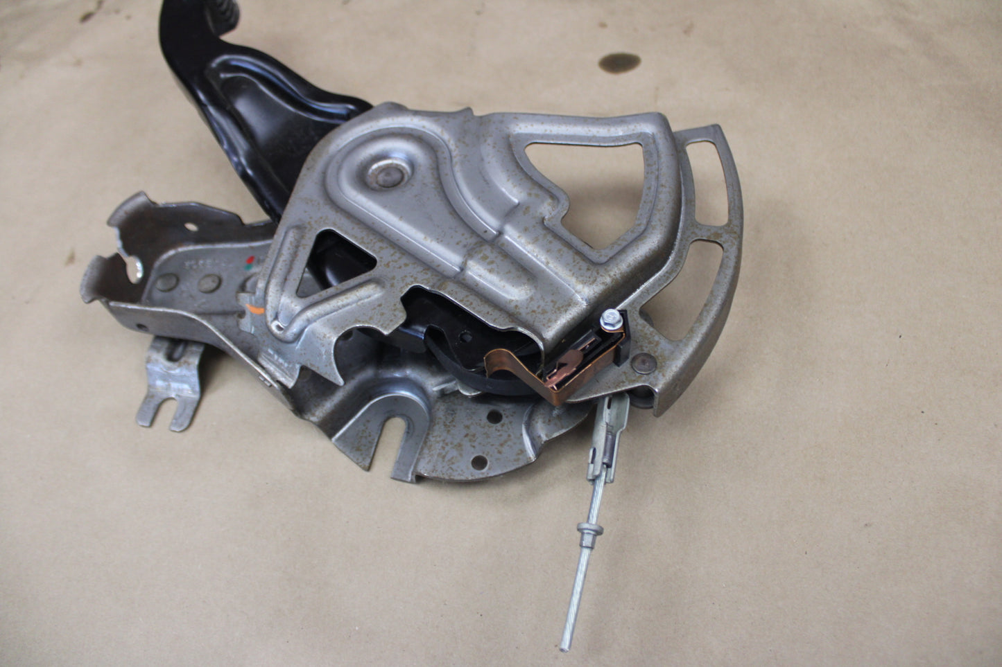 07-23 CHARGER EMERGENCY PARKING BRAKE PEDAL LEVER OEM 04779478AI