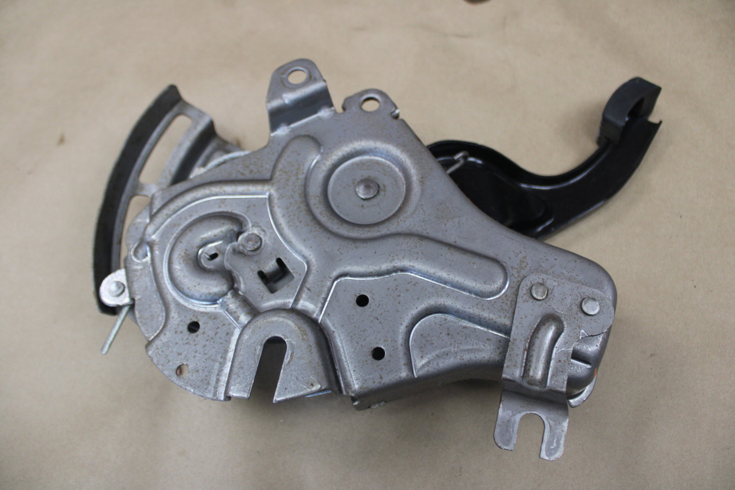 07-23 CHARGER EMERGENCY PARKING BRAKE PEDAL LEVER OEM 04779478AI