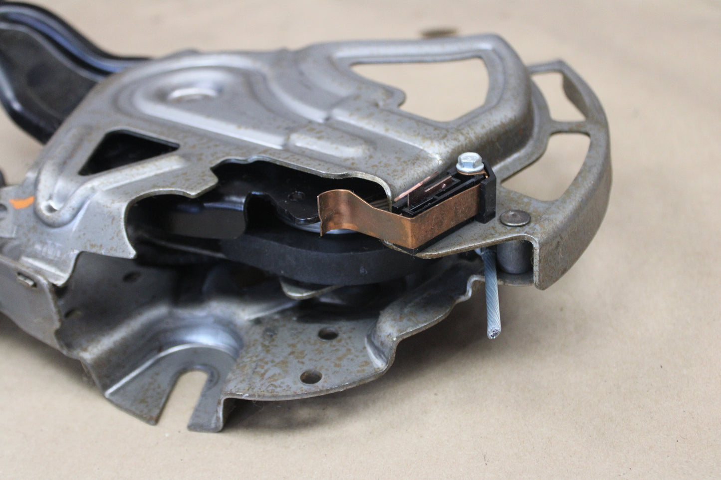 07-23 CHARGER EMERGENCY PARKING BRAKE PEDAL LEVER OEM 04779478AI