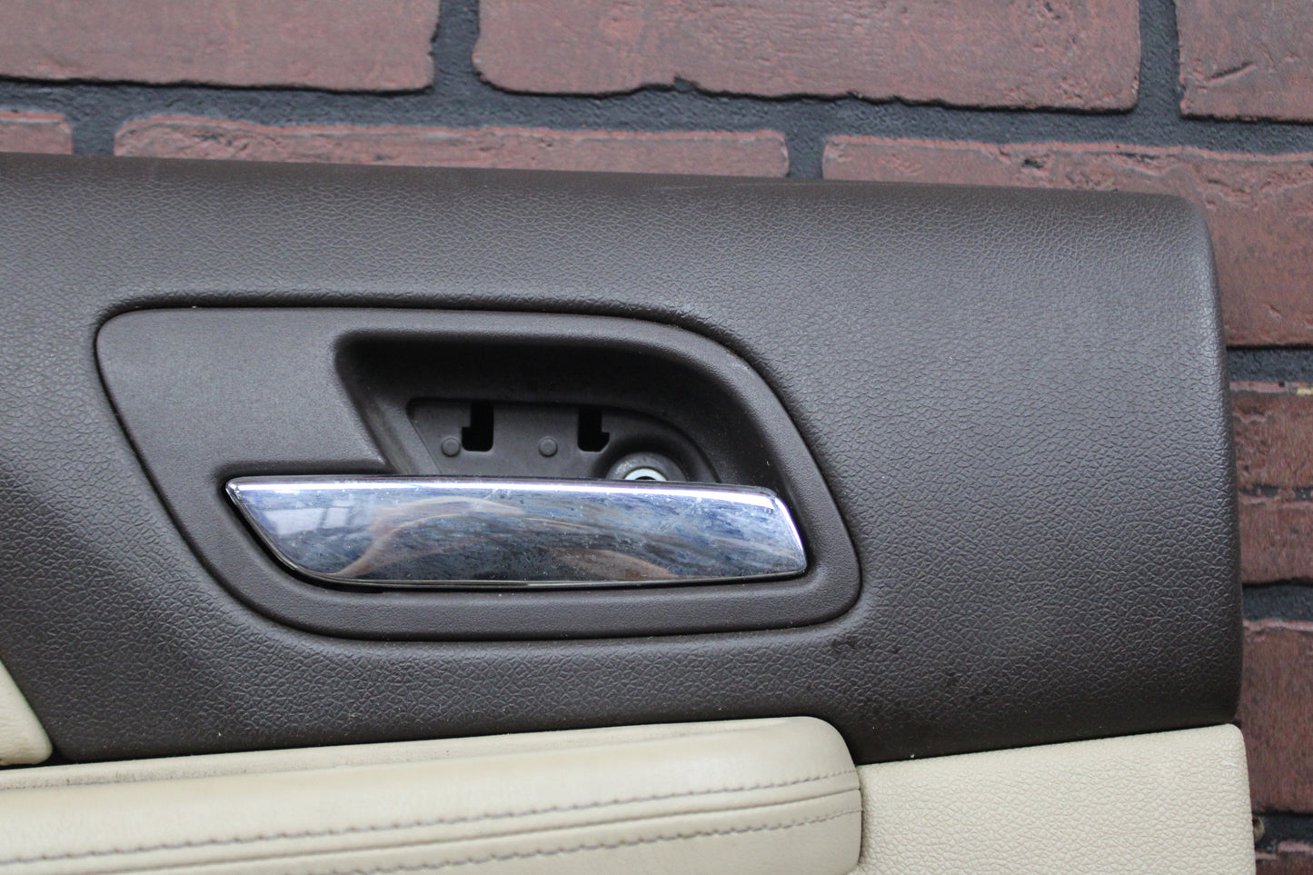 2007 Yukon Denali Rear Driver LH Interior Door Trim Panel Assembly 15919734