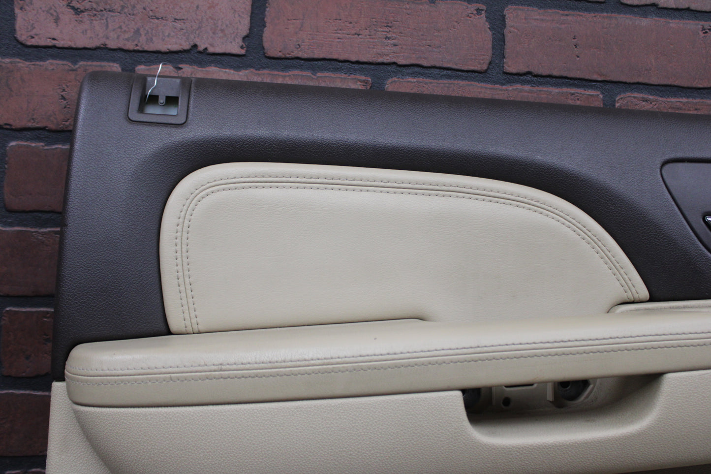 2007 Yukon Denali Rear Driver LH Interior Door Trim Panel Assembly 15919734