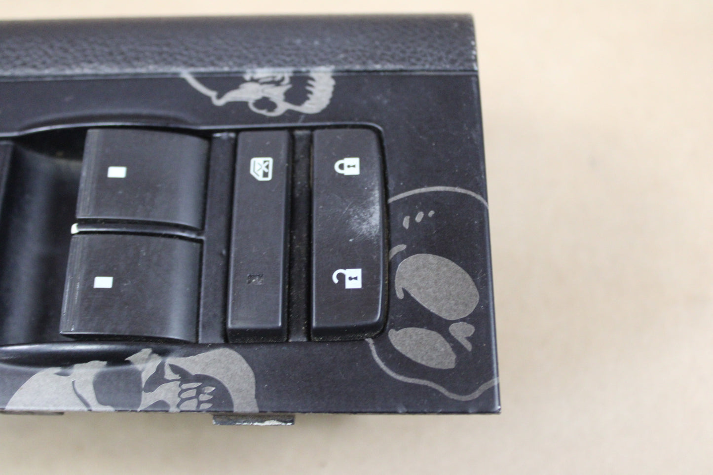 07-14 Chevy GMC Front Driver LH Side Master Door Window Switch 15906881