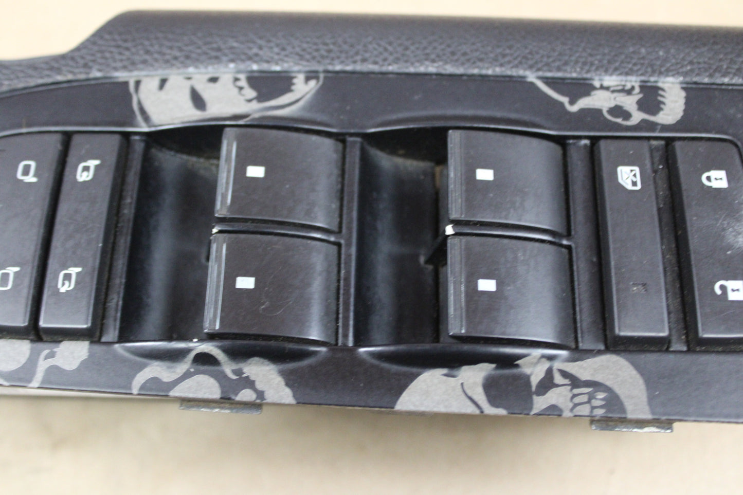 07-14 Chevy GMC Front Driver LH Side Master Door Window Switch 15906881