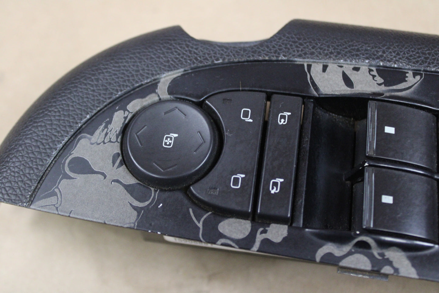 07-14 Chevy GMC Front Driver LH Side Master Door Window Switch 15906881