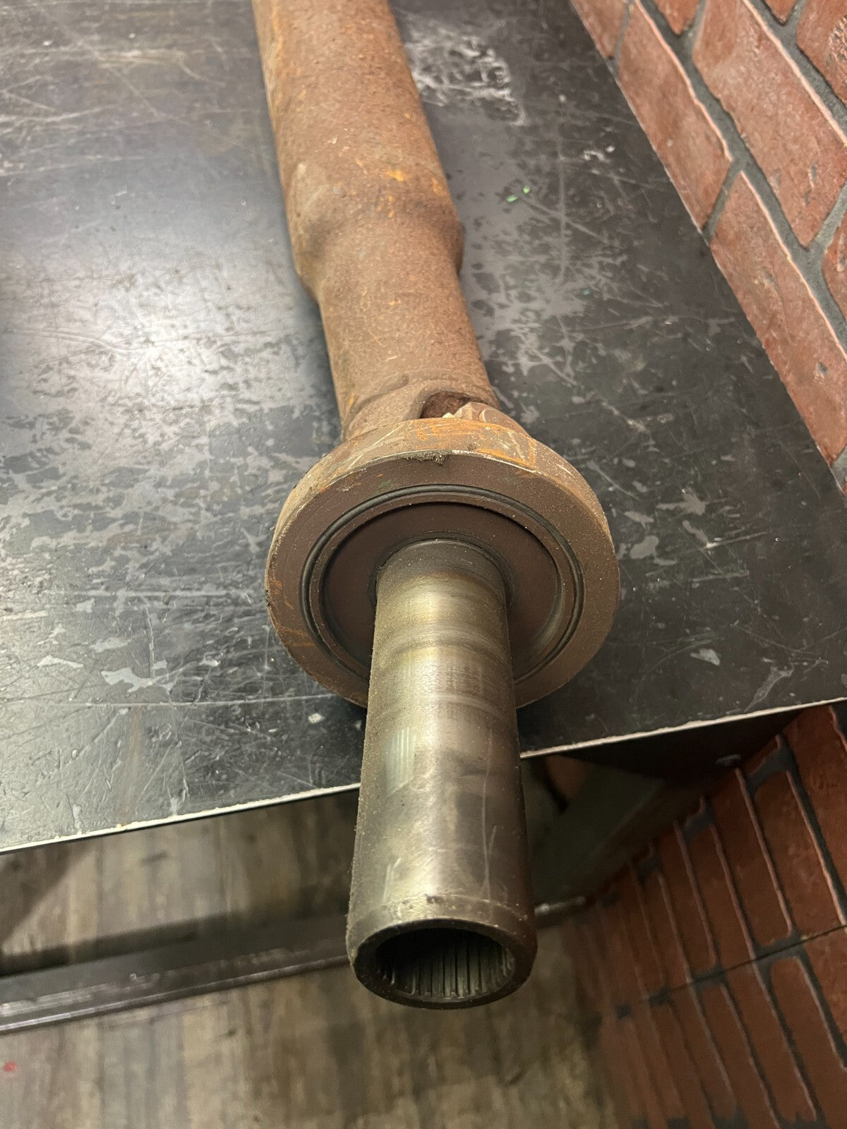 2001-2002 Chevy Tahoe Suburban Yukon Escalade Rear Prop Drive Shaft 4WD 15064595