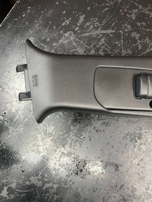2016-2021 JEEP GRAND CHEROKEE RIGHT B PILLAR UPPER TRIM COVER OEM 5VP04DX9AC