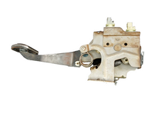 2007 Pontiac Solstice Saturn Sky Clutch Pedal Assembly w/ Bracket 15908750