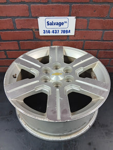 GMC 18x7.5in Single Silver Wheel Rim With Center Cap 5597515
