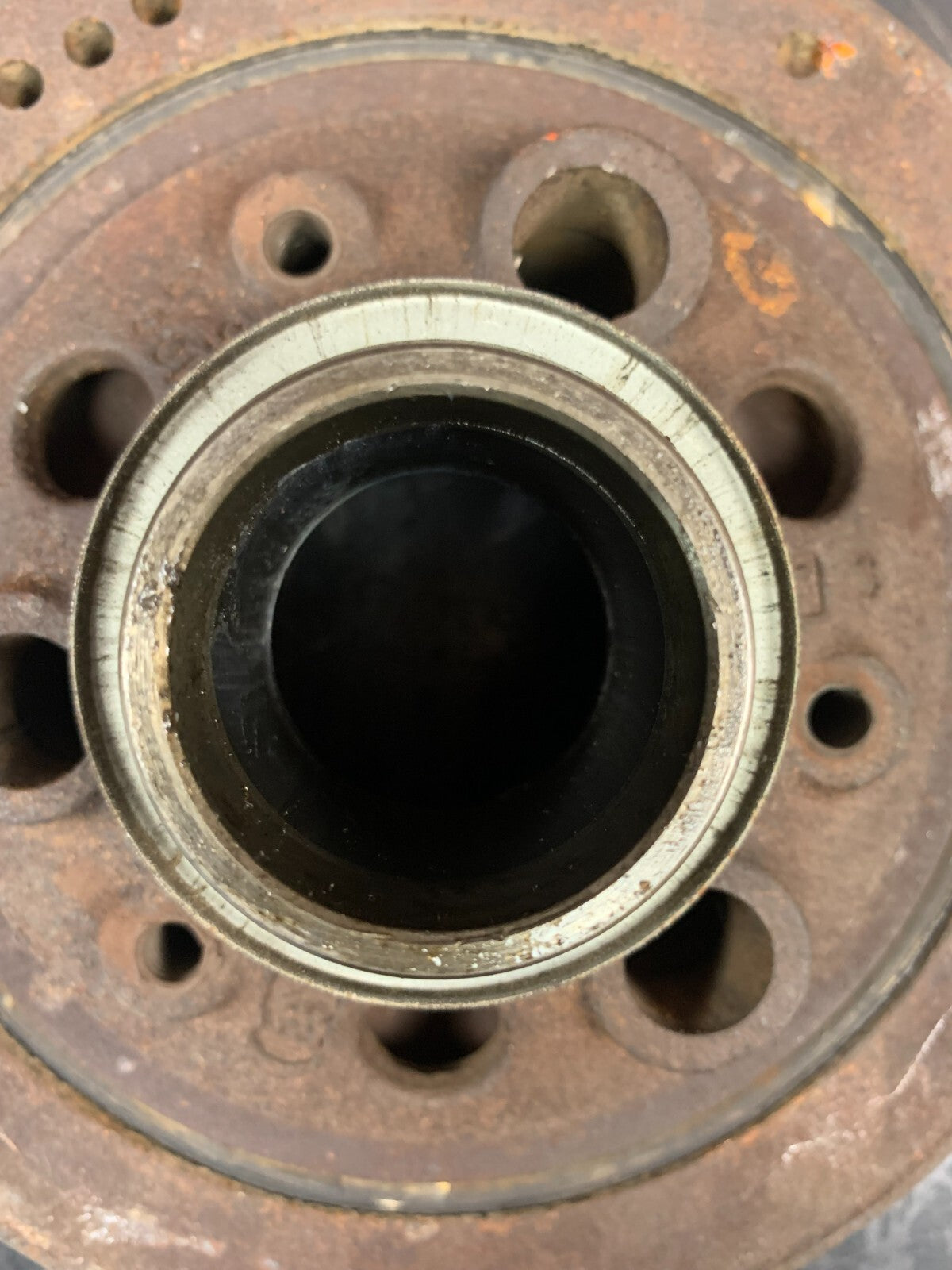 Dodge Challenger/Charger 2006-2010 6.1L balancer pully OEM.