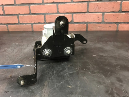 2016 Ford Mustang GT ABS Anti Lock Brake Lock Pump Module GR3C-2C405-BC