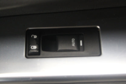 05-10 Jeep Grand Cherokee Front Passenger RH Interior Door Panel Trim 1dv721d5af