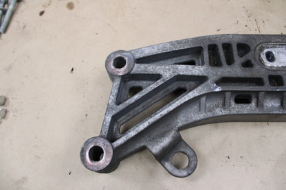 15-23 DODGE CHARGER R/T AUTO TRANSMISSION CROSSMEMBER MOUNT BRACKET 68170323AA