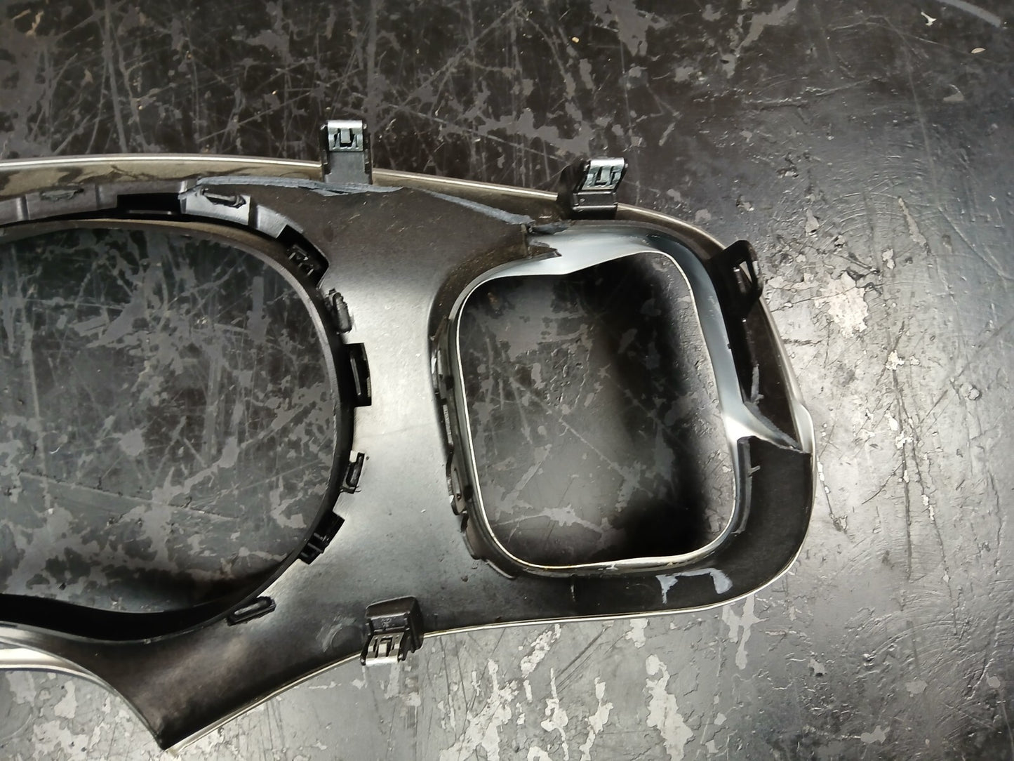 2020 Dodge Charger SP Dash Speedometer Radio Bezel Trim Assembly DAMAGED