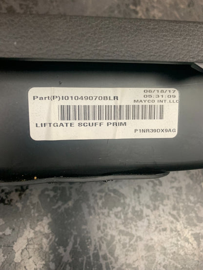 2015-2018 JEEP GRAND CHEROKEE REAR CARGO FLOOR SILL PLATE OEM I01049070BLR