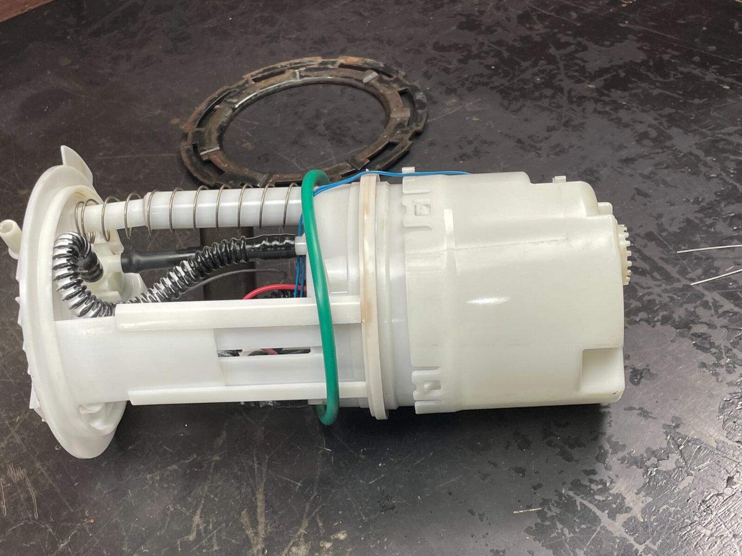 Fuel Pump Assembly Jeep Comander Grand Cherokee OEM 05143579AC