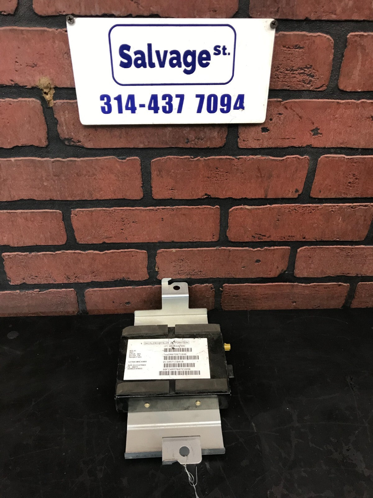 2007 Dodge Chrysler Jeep Satellite Radio Receiver Module 05064075AC