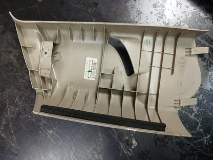 2005-2010 Jeep Grand Cherokee Passenger RH Side C Pillar Molding 5hs34bdxai