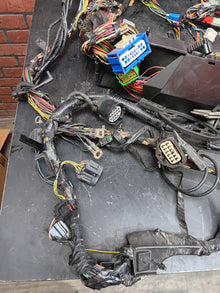 2010-2013 Land Rover Engine Wire Wiring Harness w/ Fuse Box AH22-14290-APB
