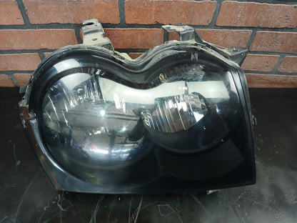 2007 Jeep Grand Cherokee Front Passenger RH Side Headlight Assembly DAMAGED