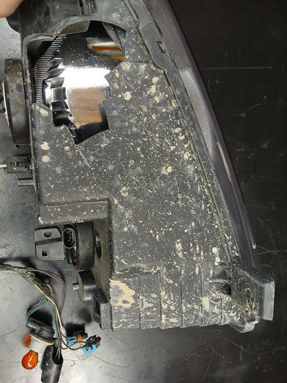 2007 Jeep Grand Cherokee Front Passenger RH Side Headlight Assembly DAMAGED