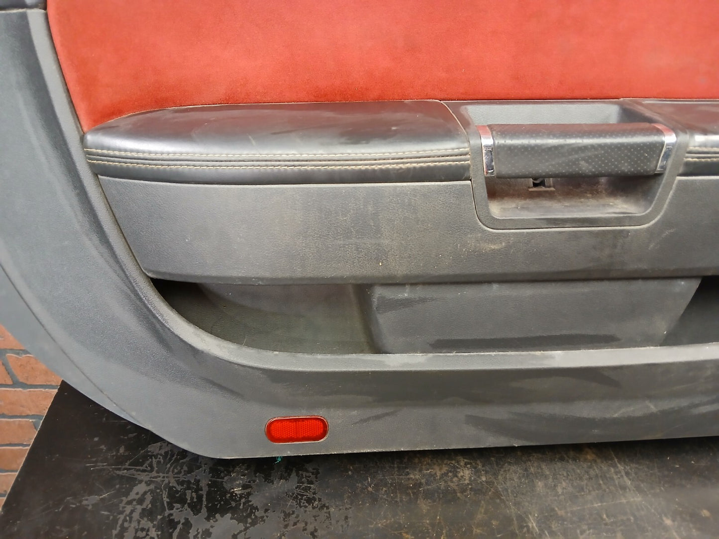 2013 Dodge Challenger Driver LH Side Interior Door Panel Red/Black 1xf771rrab