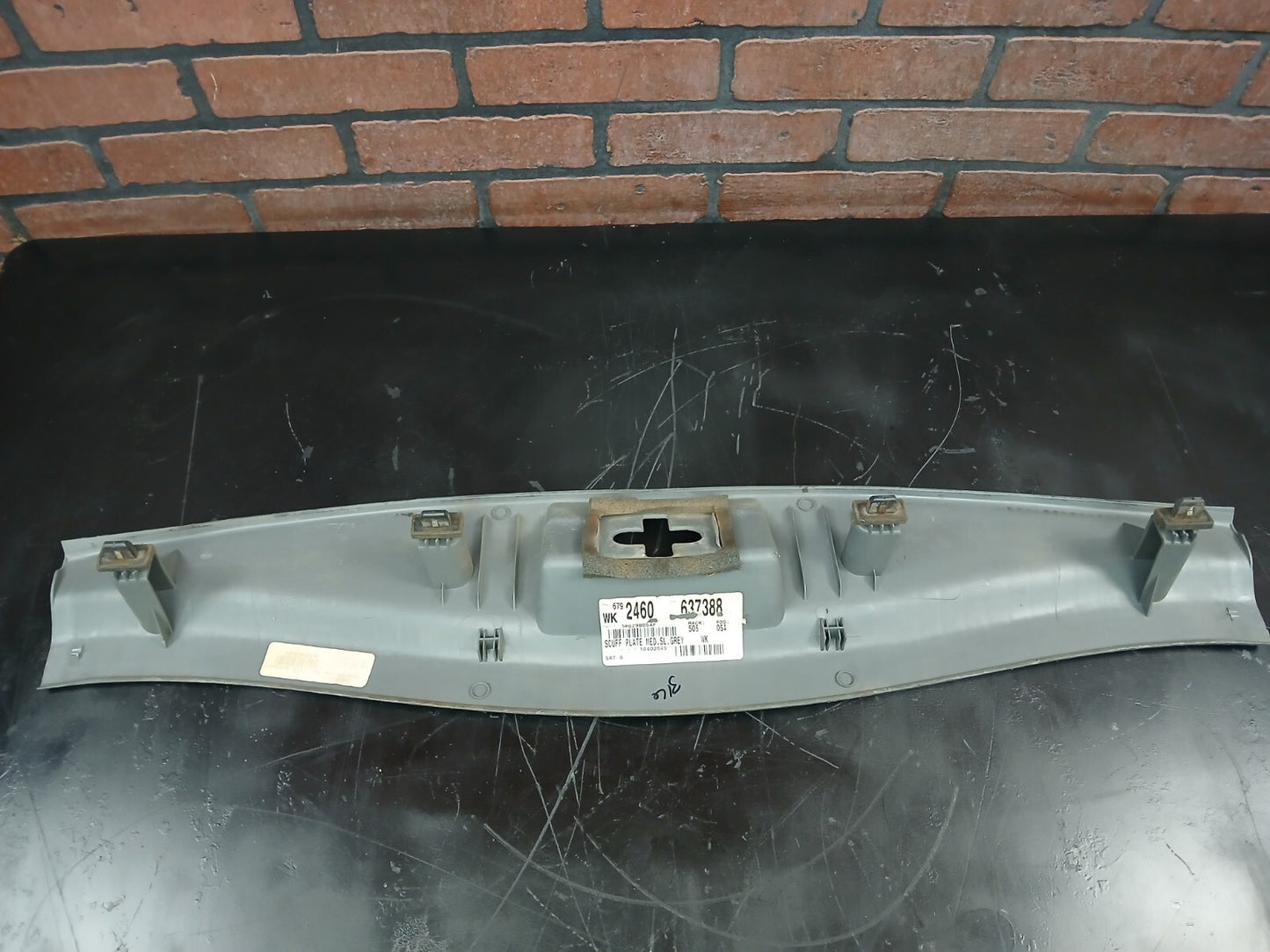 2005-2007 Jeep Grand Cherokee Rear Lift-Gate Scuff Panel Trim 5hs29bd5af