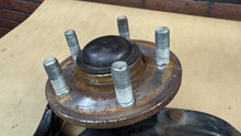Dodge Challenger SRT8 6.1L 06-14 FRONT LEFT DRIVER WHEEL HUB SPINDLE KNUCKLE
