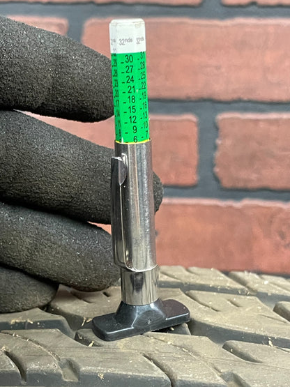 225/50ZR17 Radar Dimax AS-8 98 W Used Tire 5/32nds Tread Depth
