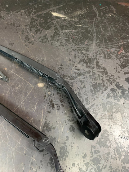 2015-2020 Dodge Challenger SRT Wind Shield Wiper Set Of 2 LH/RH OEM Mopar Bosch