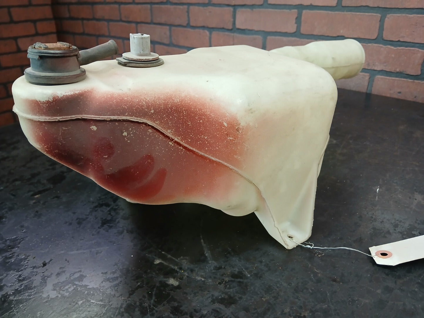2005-07 Challenger/Charger/300 Windshield Washer Fluid Reservoir Tank 04806009aa