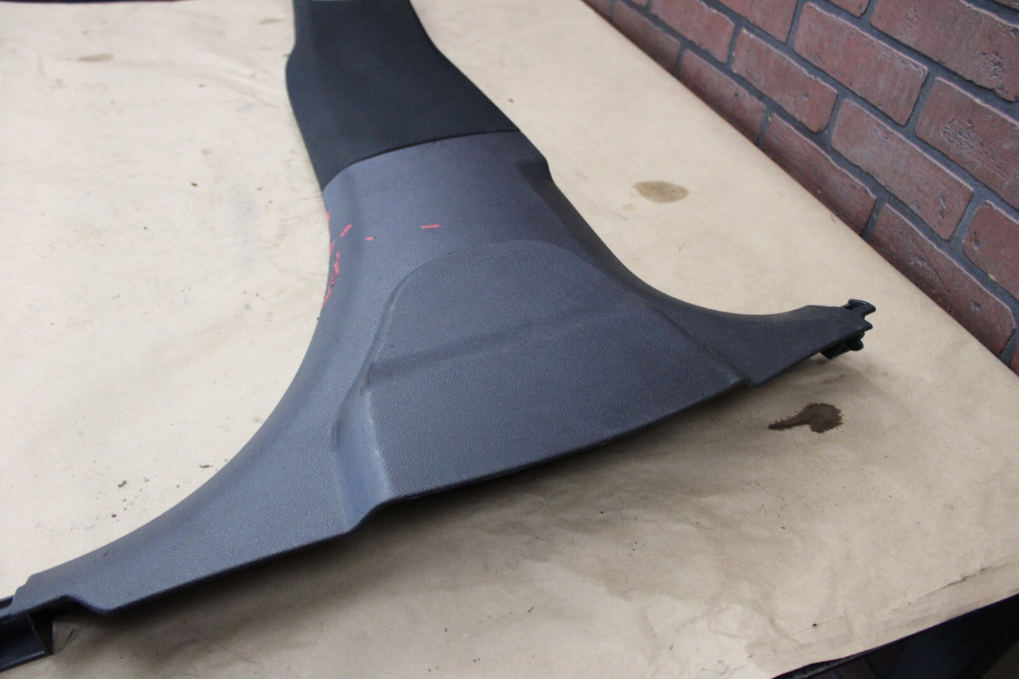 2011-2023 DODGE CHARGER RIGHT PASSENGER SIDE CENTER B PILLAR COVER TRIM OEM