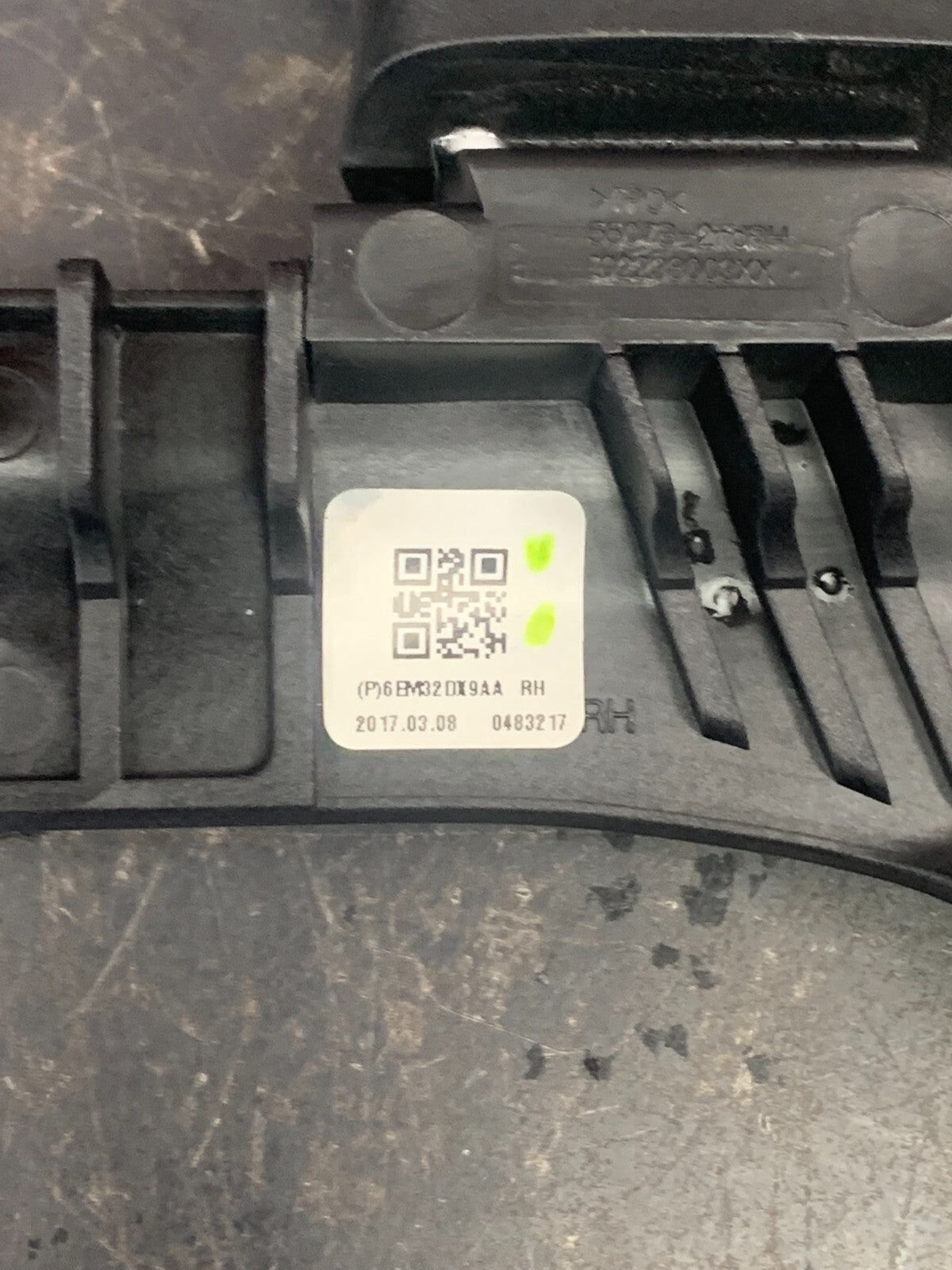 2016-2021 JEEP GRAND CHEROKEE CENTER RIGHT SIDE B PILLAR GRAB GRIP HANDLE OEM