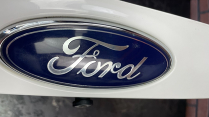 2013-2016 FORD ESCAPE TRUNK LID TAILGATE TRIM PANEL MOLDING W CAMERA WHITE