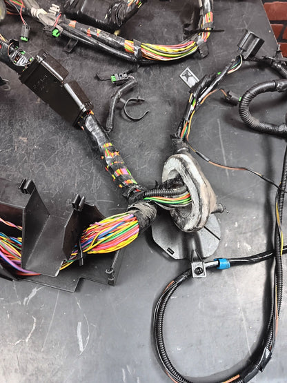 2010-2013 Land Rover Engine Wire Wiring Harness w/ Fuse Box AH22-14290-APB