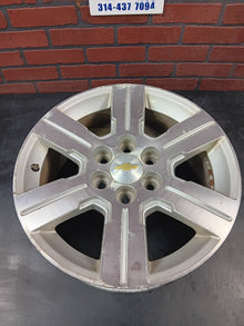 GMC 18x7.5in Single Silver Wheel Rim With Center Cap 5597515