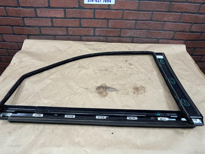 2008-2014 Cadillac Escalade Front Passenger RH Side Door Window Molding Trim