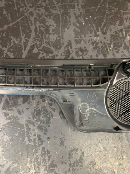2014-2022 JEEP GRAND CHEROKEE UPPER DASH DEFROSTER GRILLE PANEL VENT OEM